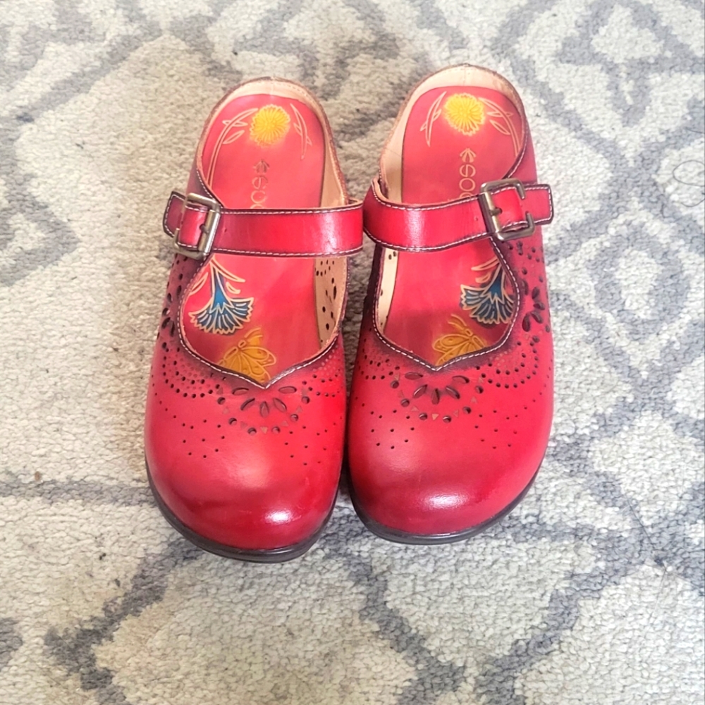 Socofy red clogs